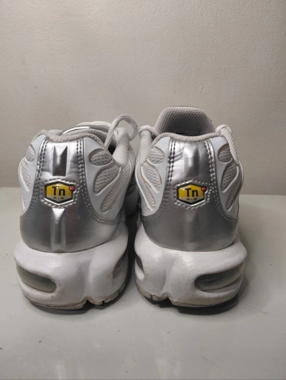Nike Air Max Plus Kids White and Silver Mesh Sneakers Size 6